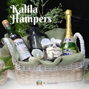 Kalila Hampers berisi biji kopi berkualitas tinggi dari berbagai daerah penghasil kopi terbaik, dilengkapi dengan syrup untuk campuran minuman kopi , susu dan minuman lainnya. Lalu ditemani dengan Varian Cookies Hari Raya membuat kebersamaan dengan keluarga lebih lengkap.